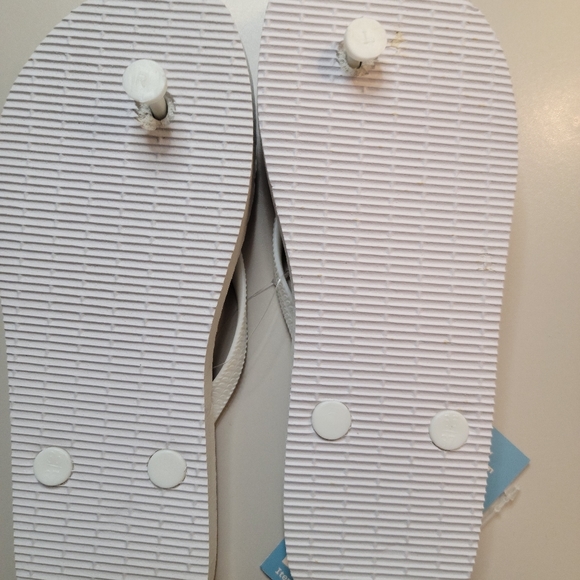Flip-Flops - Picture 2 of 2